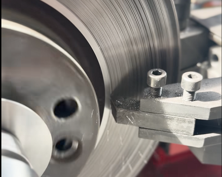 აპორნების შლიფოვკა (სამუხრუჭე დისკების მოხეხვა)